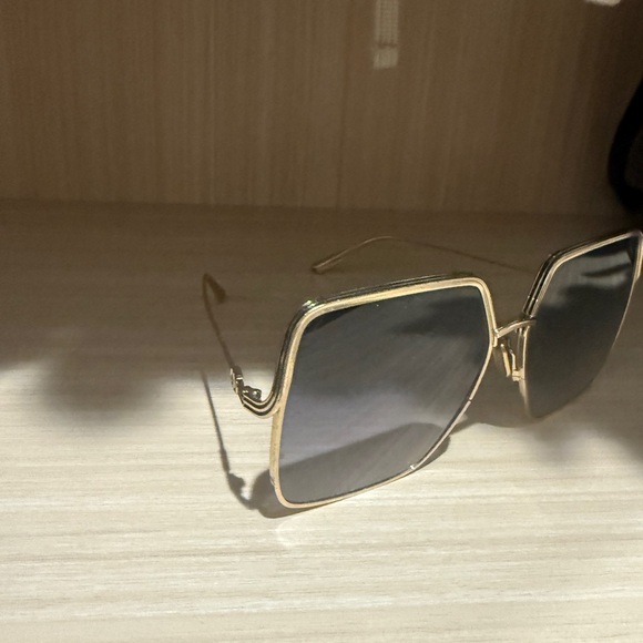 Gold and Black Women\'s Sunglasses main image 4